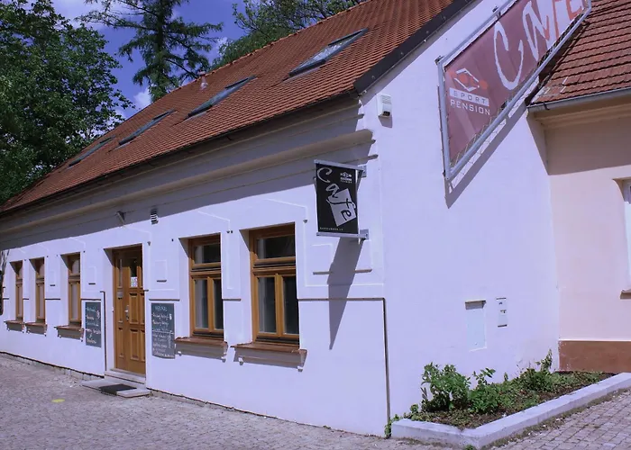 A Caferestaurant U Lavky בית הארחה חרודים